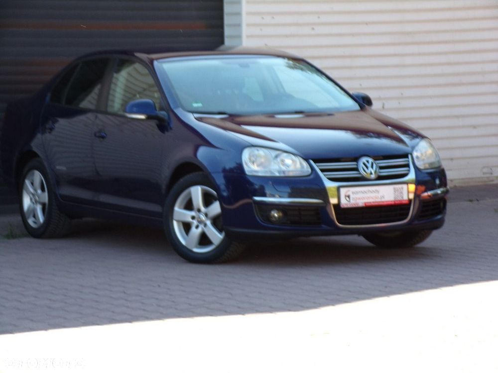 Volkswagen Jetta - 2