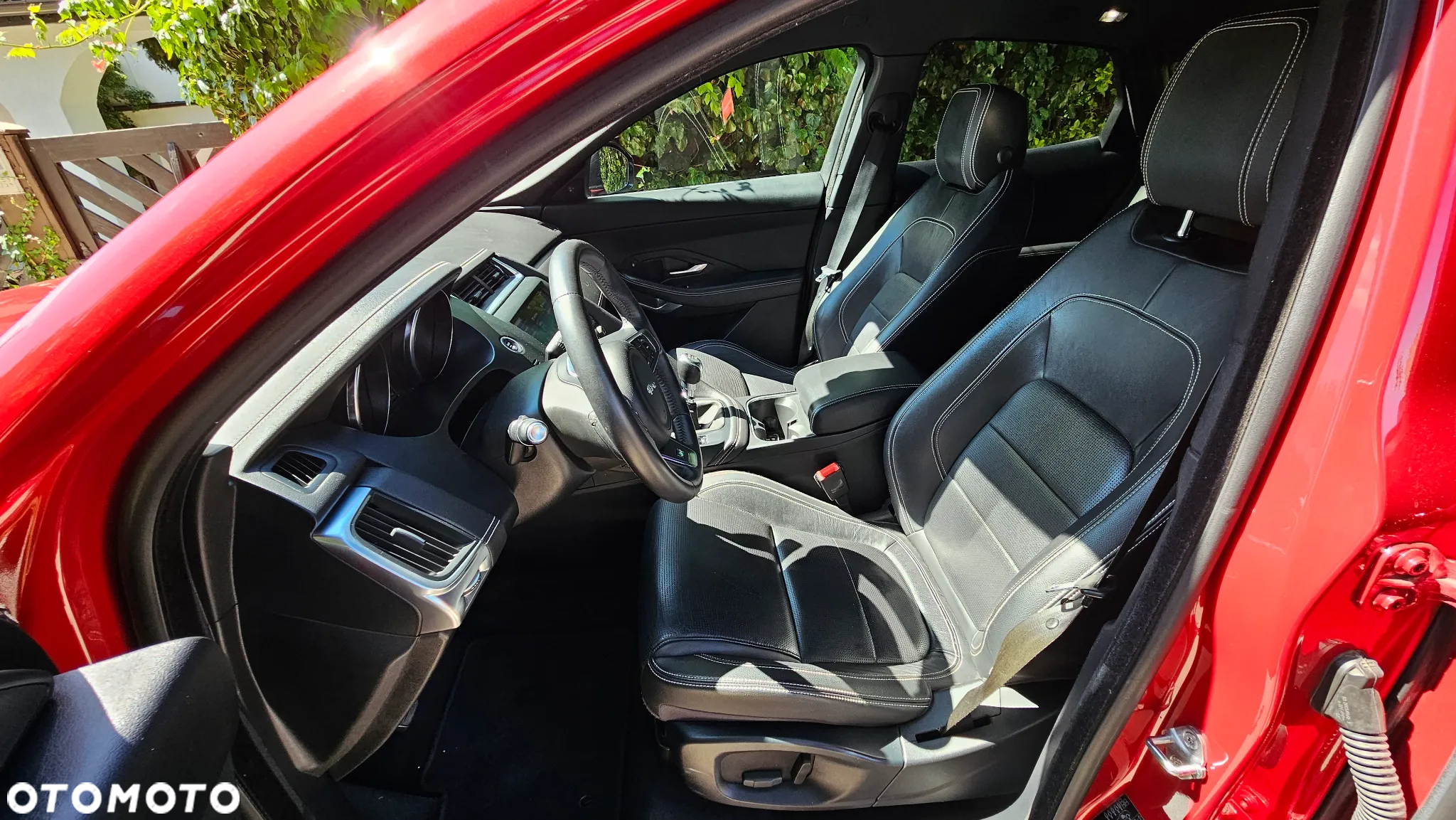 Jaguar E-Pace 2.0 i4D FWD R-Dynamic S - 14