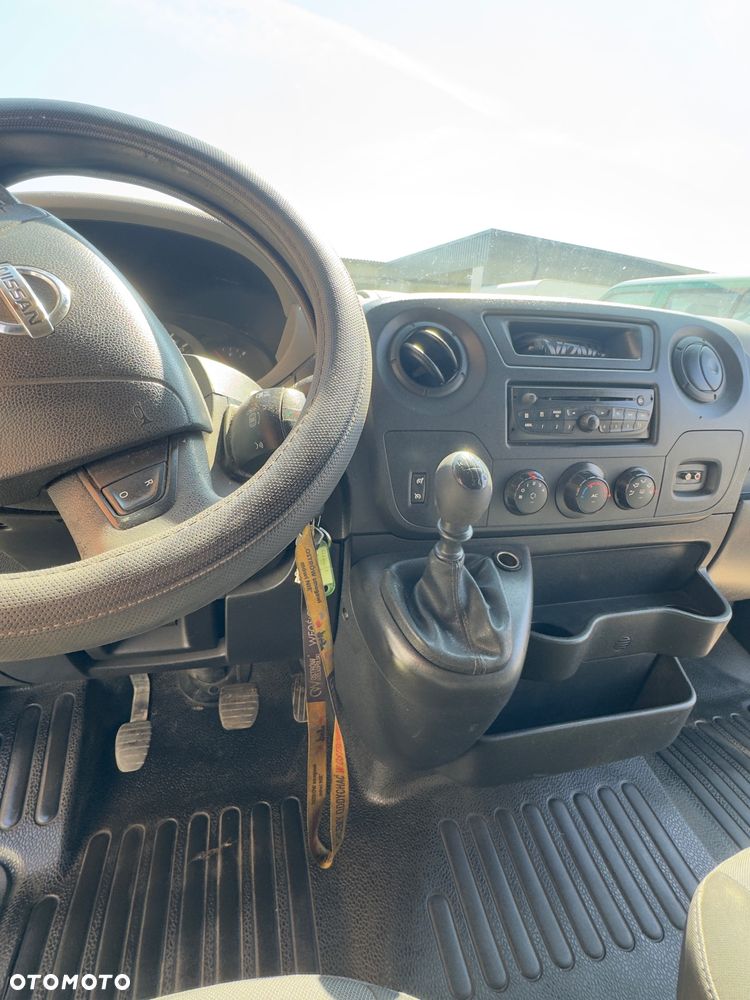 Nissan NV400 - 21