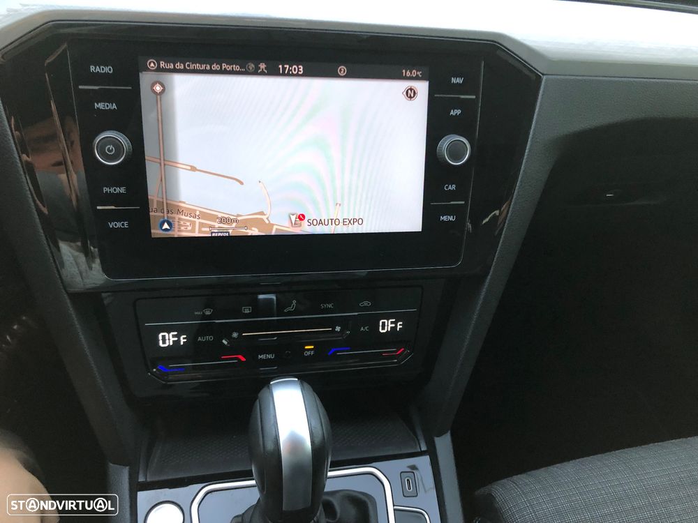 VW Passat Variant 2.0 TDi Business DSG - 21