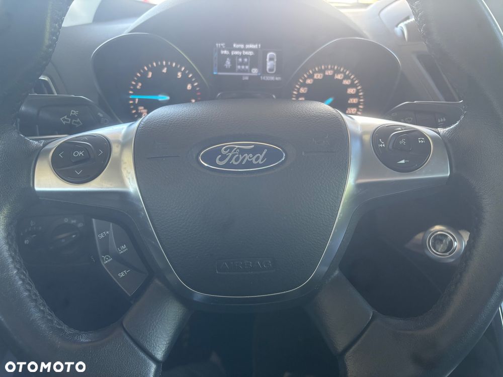 Ford Kuga 1.5 EcoBoost 2x4 Titanium - 36