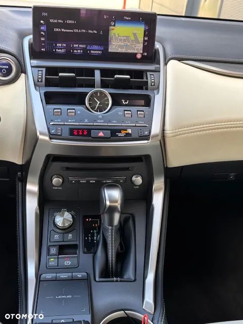 Lexus NX 300h F Impression AWD - 28