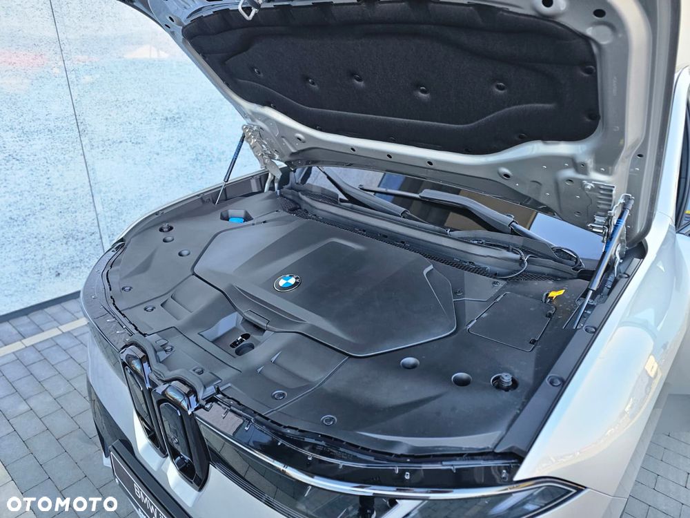 BMW iX3 - 18
