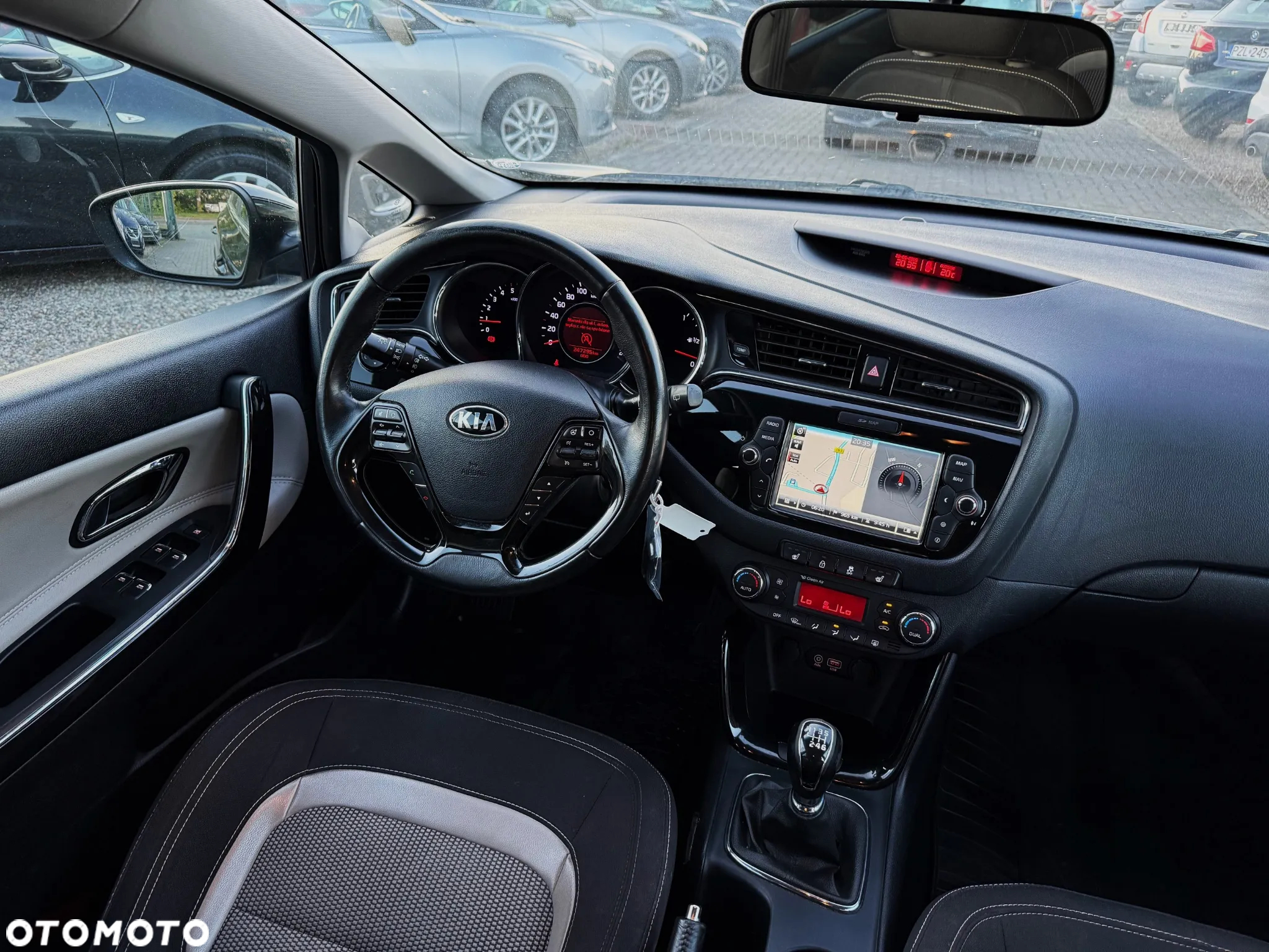 Kia Ceed 1.6 CRDi 136 ISG SW Platinum Edition - 12