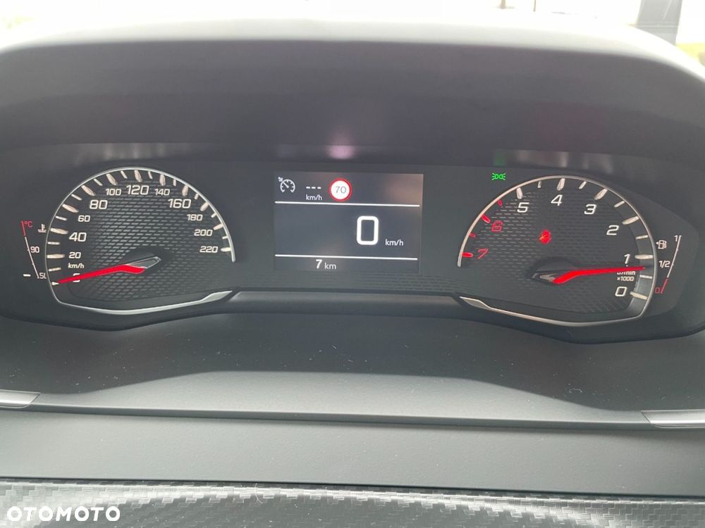 Peugeot 208 - 16
