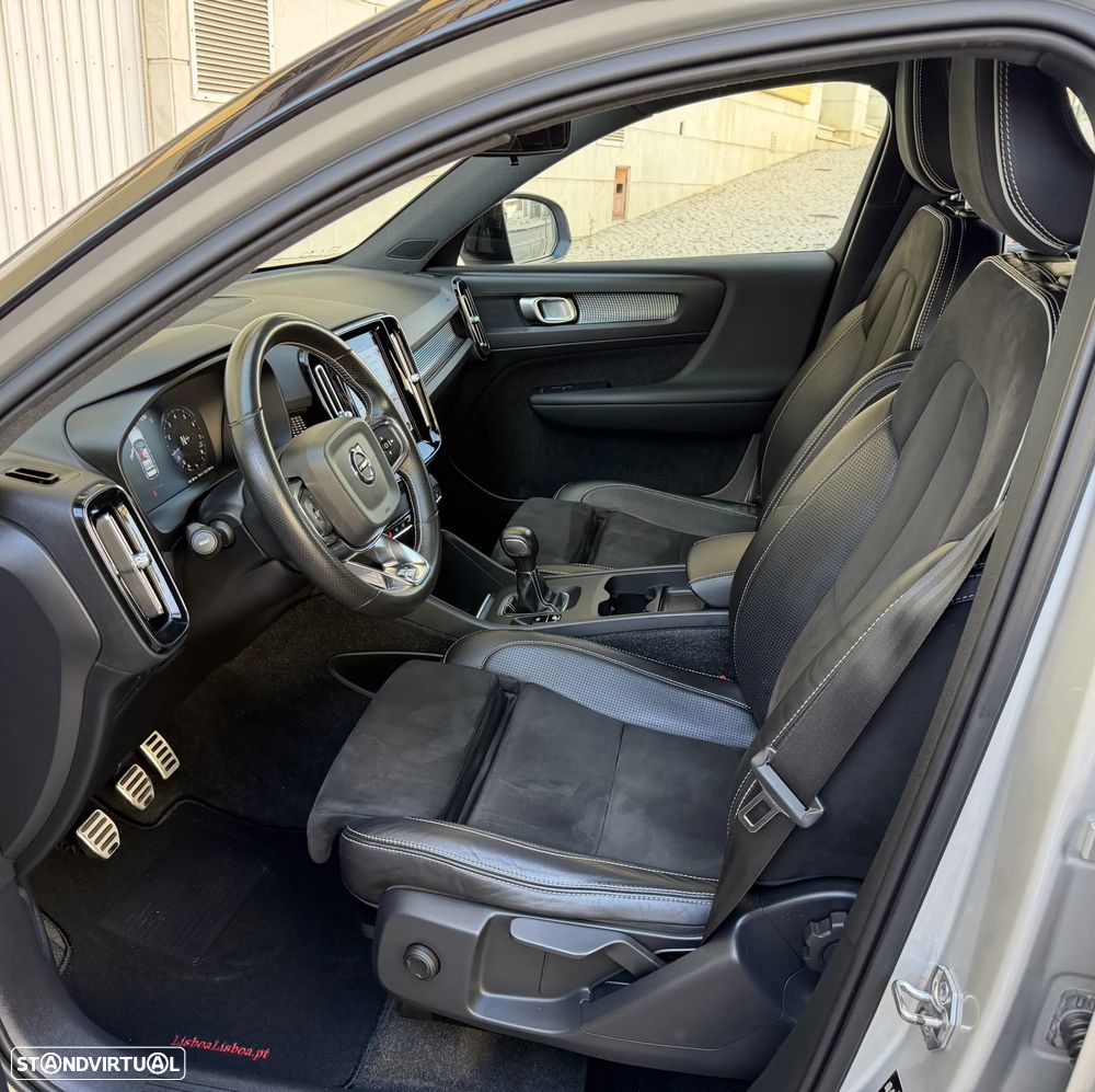 Volvo XC 40 1.5 T3 R-Design Tech Edition - 16