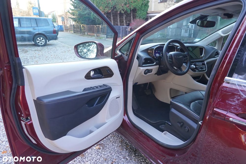 Chrysler Pacifica - 11