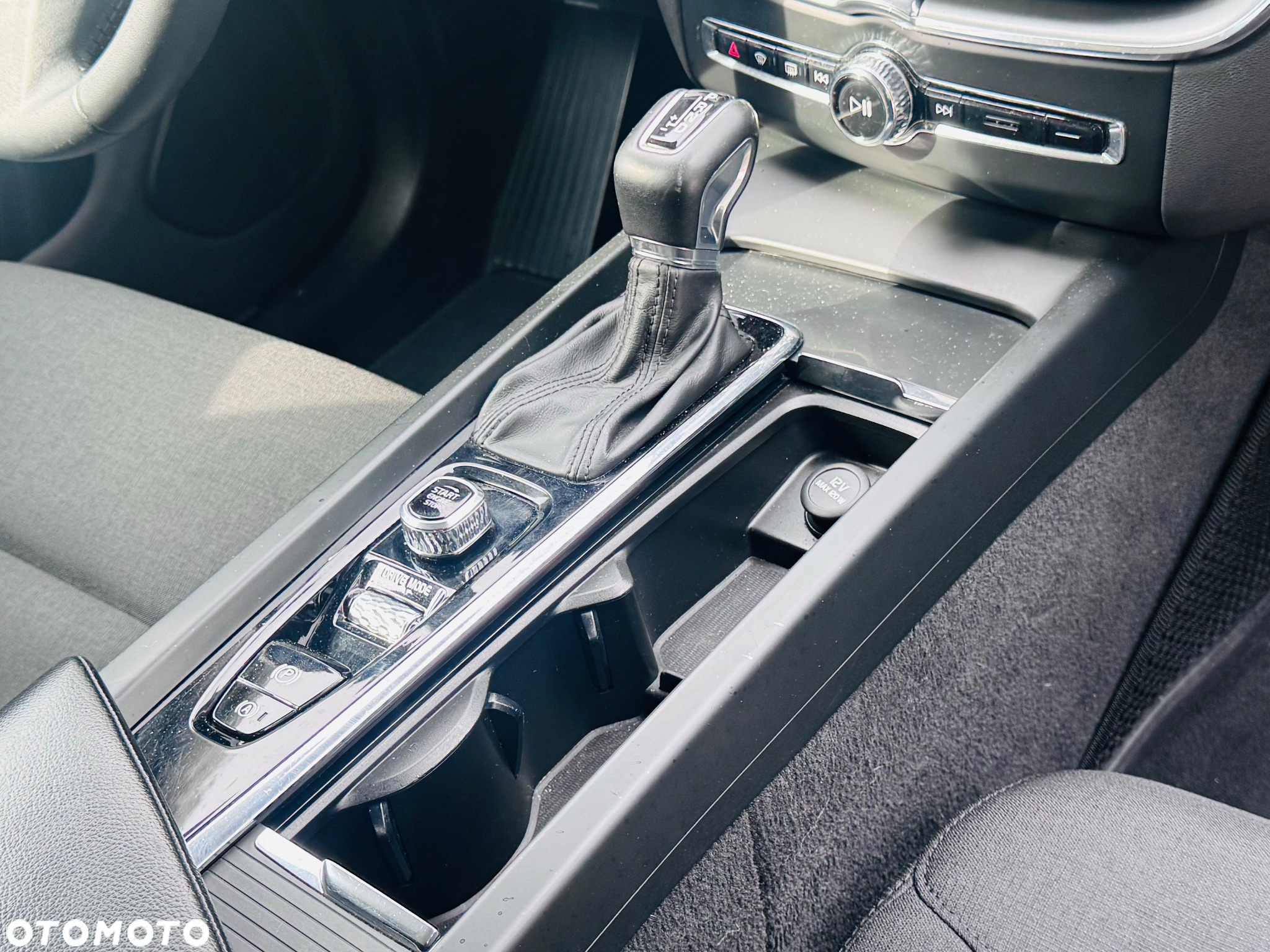 Volvo XC 60 T4 Momentum - 35