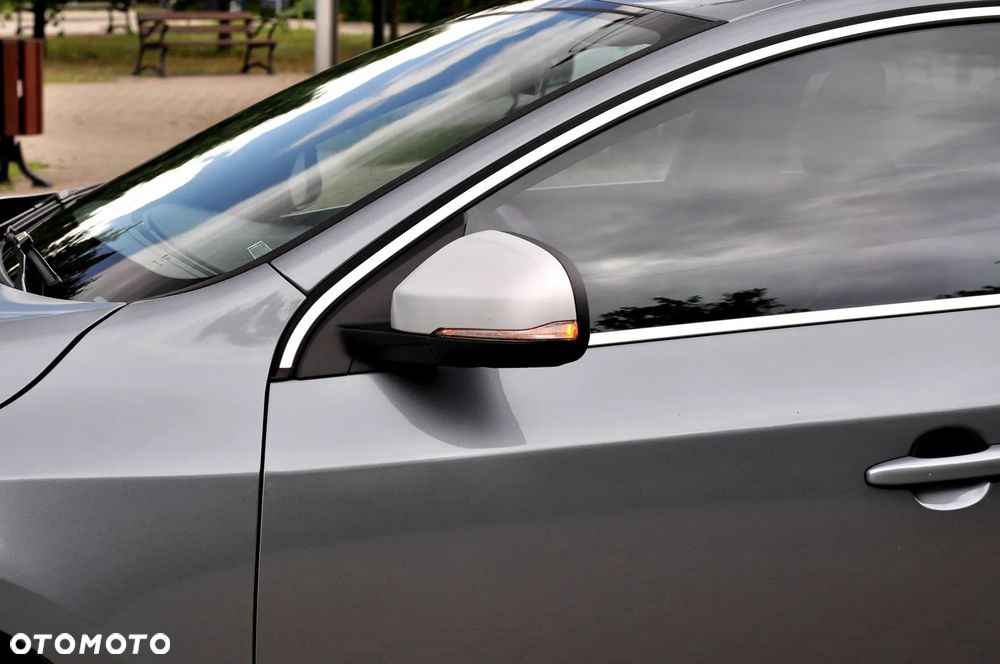 Volvo V60 D4 Geartronic R-Design - 34