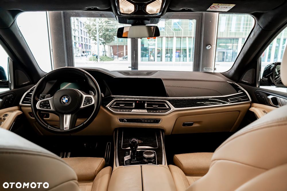 BMW X7 - 7