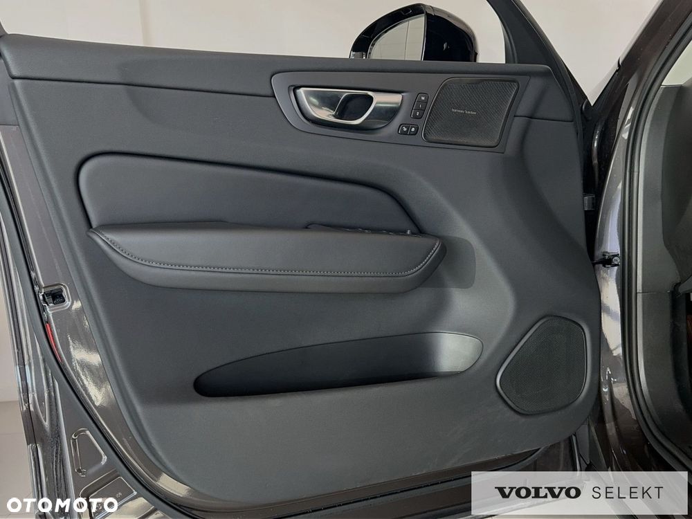 Volvo XC 60 B5 B AWD Plus Dark - 13