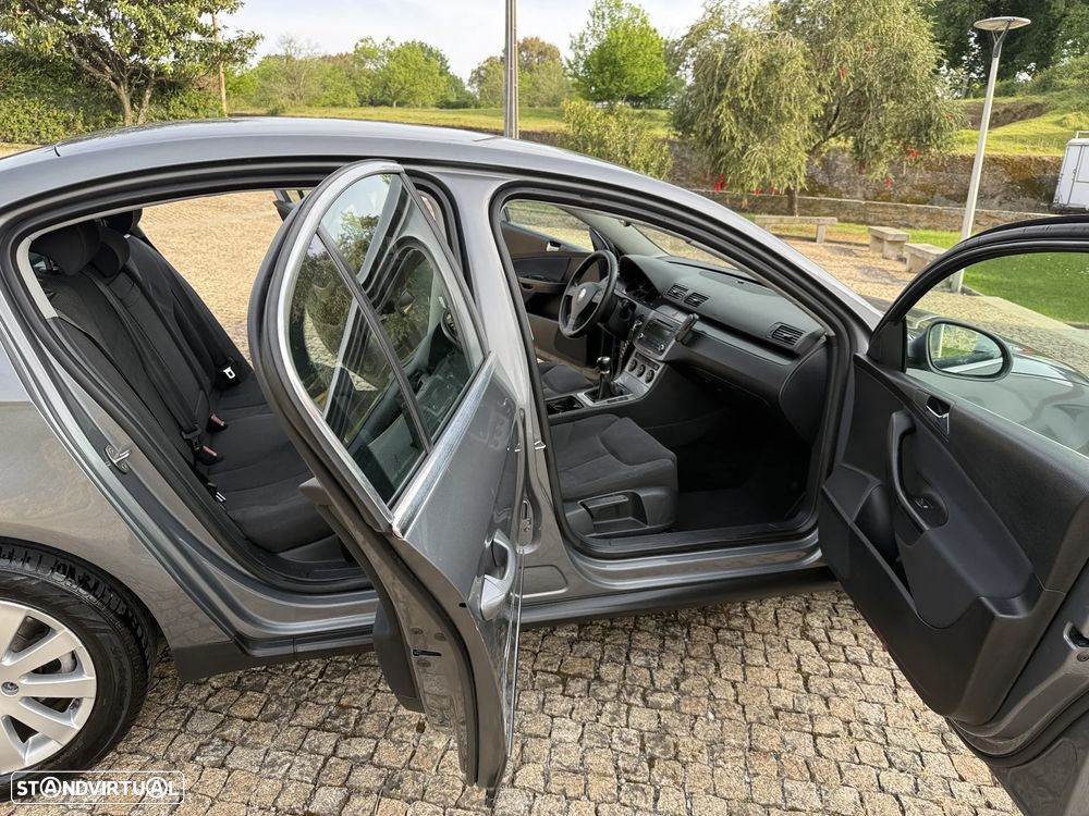 VW Passat 2.0 TDI Highline - 30