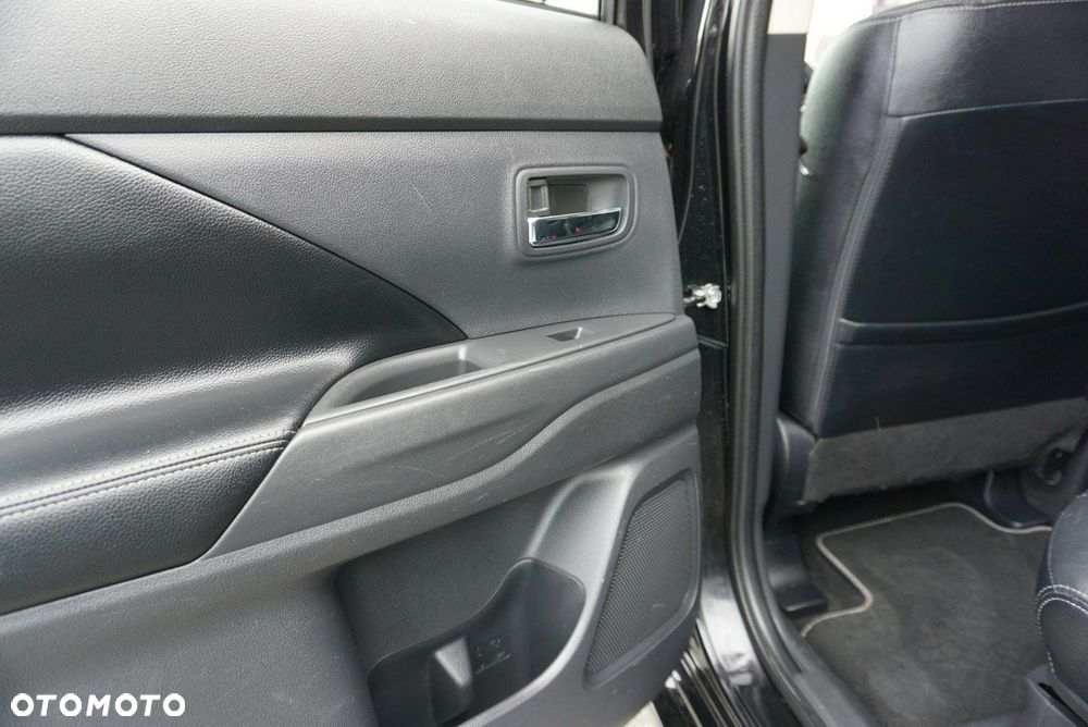 Mitsubishi Outlander - 17