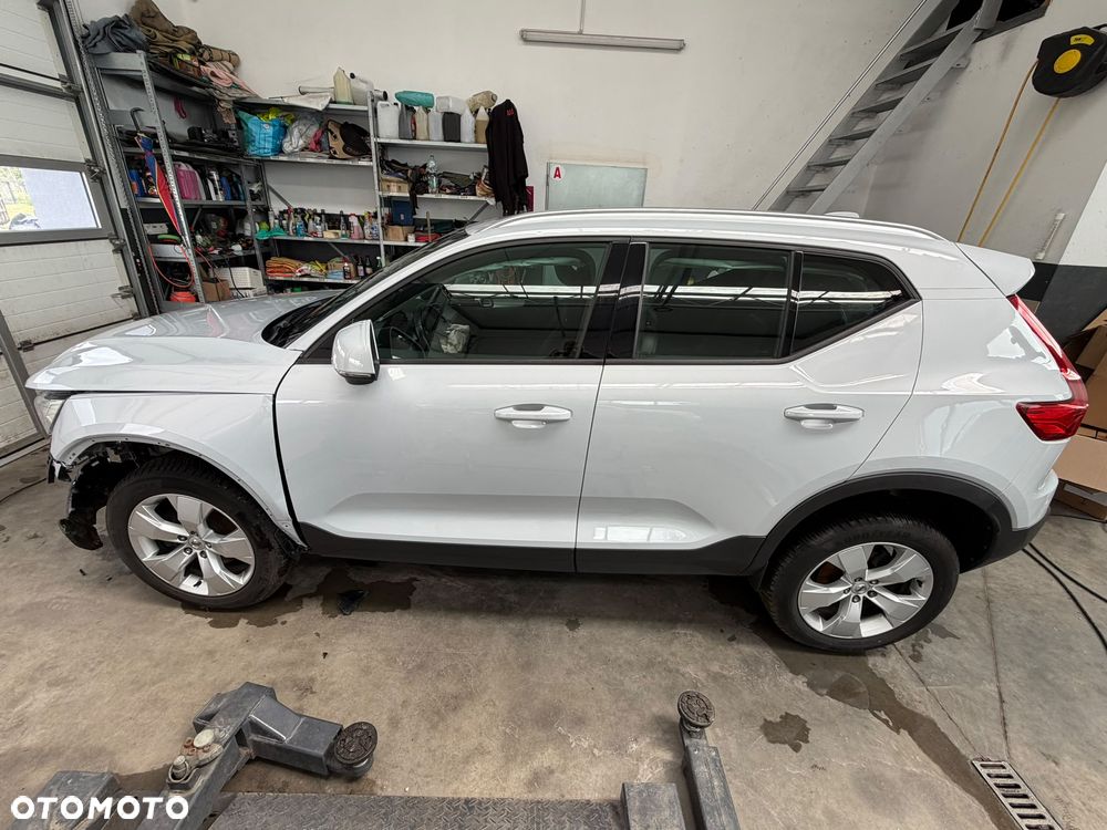 Volvo XC 40 D3 SCR AWD Momentum - 8