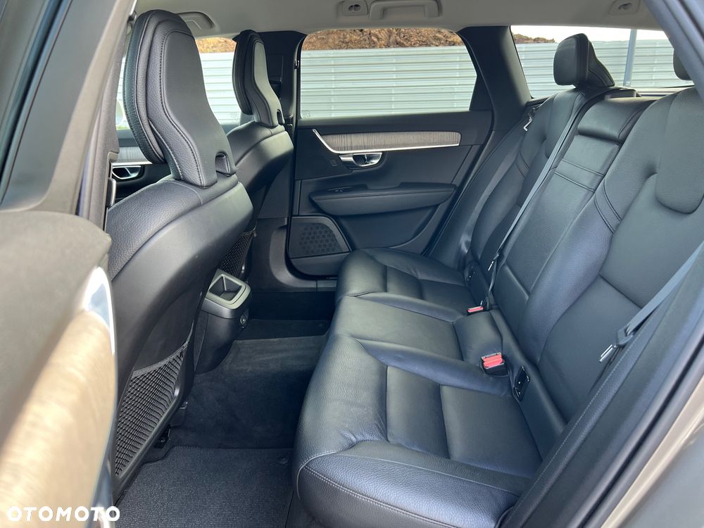 Volvo V90 Cross Country D5 SCR AWD Momentum Pro - 27