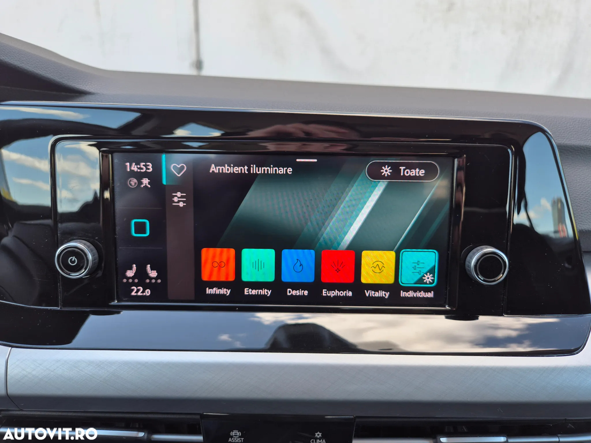 Volkswagen Golf 1.0 eTSI DSG MHEV Life - 31