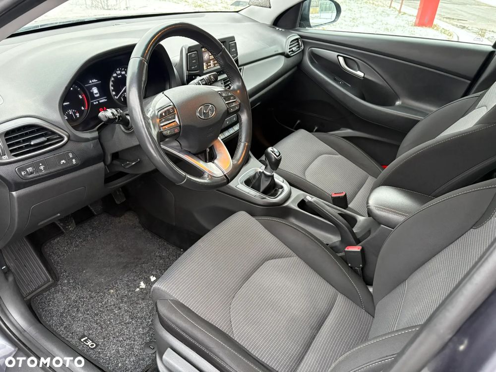 Hyundai i30 1.6 D Classic + - 9