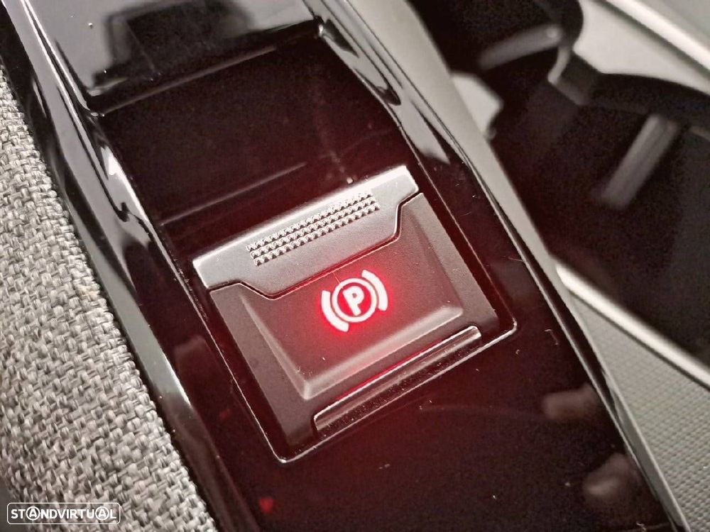 Peugeot 5008 1.2 Hybrid Allure e-DCS6 - 23