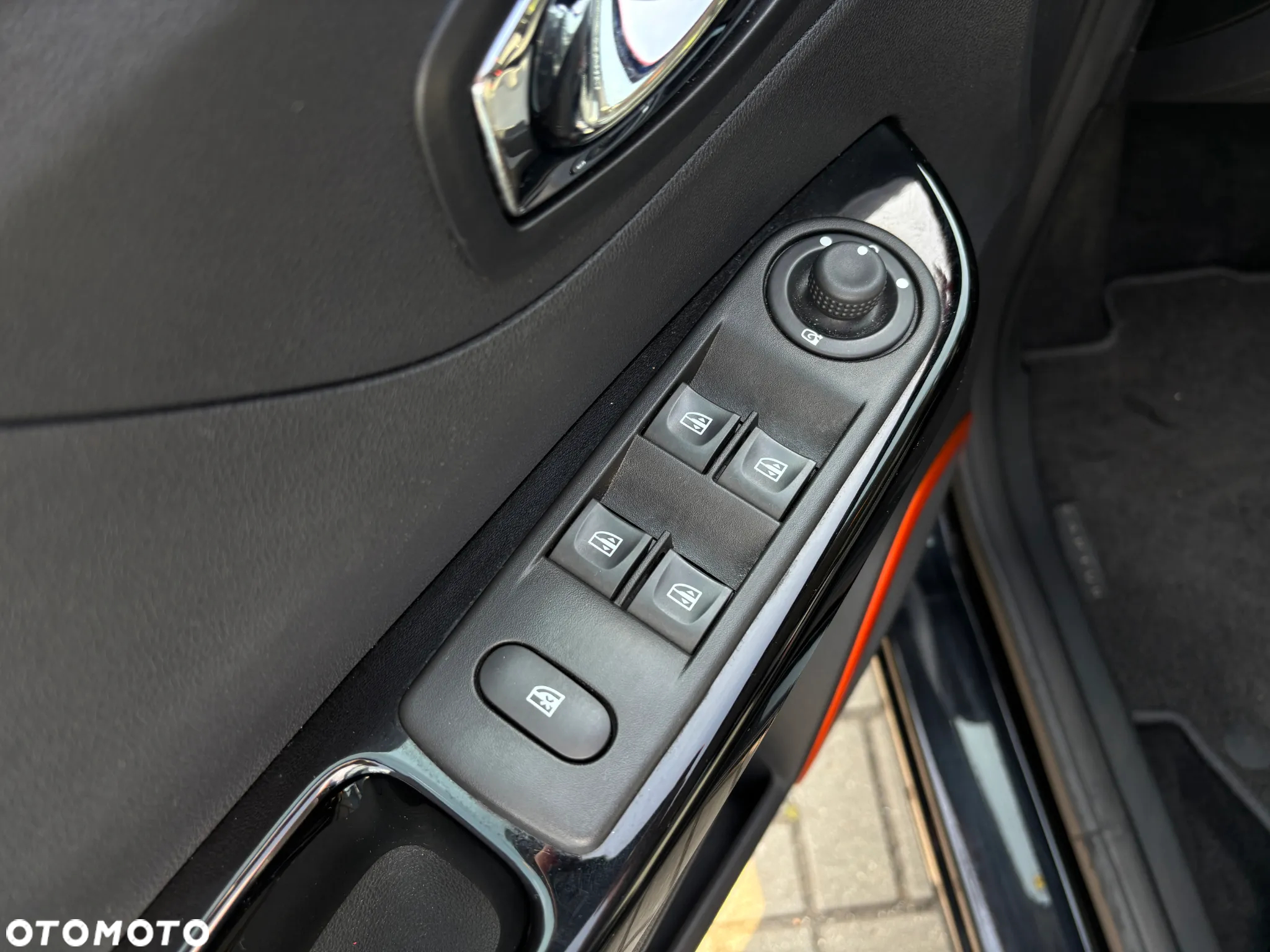 Renault Captur 1.2 Energy TCe Limited EDC - 11