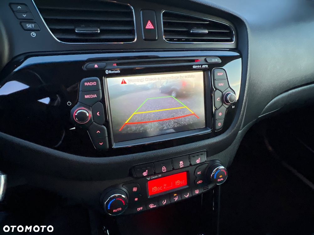 Kia Ceed 1.4 CVVT Dream Team Edition - 21