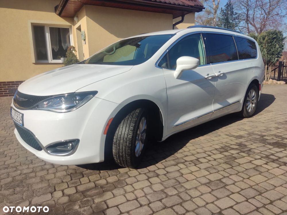 Chrysler Pacifica - 5