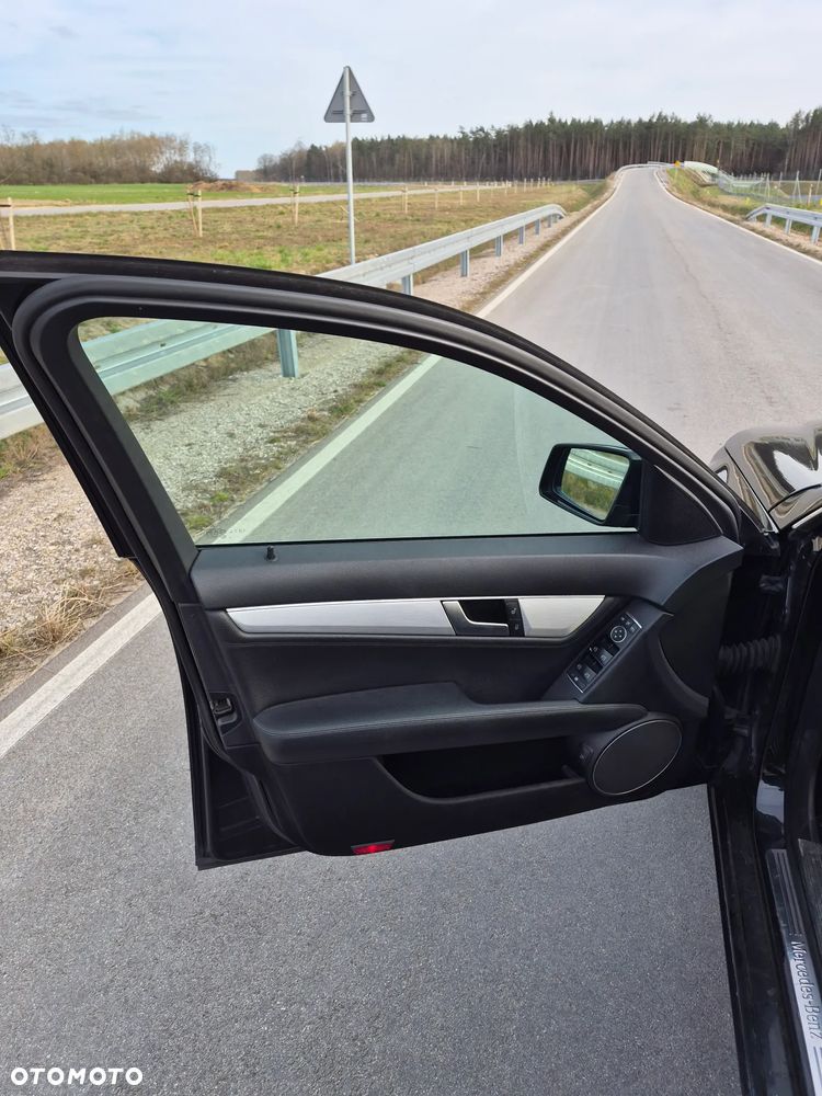 Mercedes-Benz Klasa C 300 CDI DPF 4Matic (BlueEFFICIENCY) 7G-TRONIC Elegance - 6