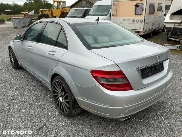Mercedes-Benz Klasa C 250 CGI BlueEff Elegance - 4