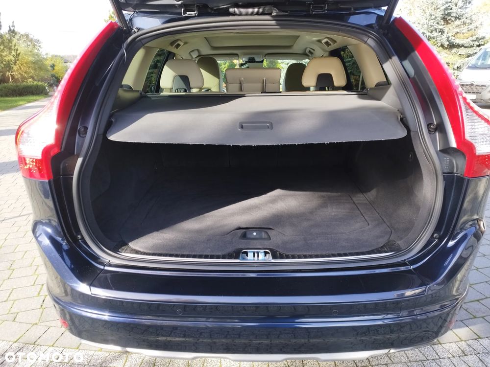 Volvo XC 60 T5 Drive-E R-Design Momentum - 40