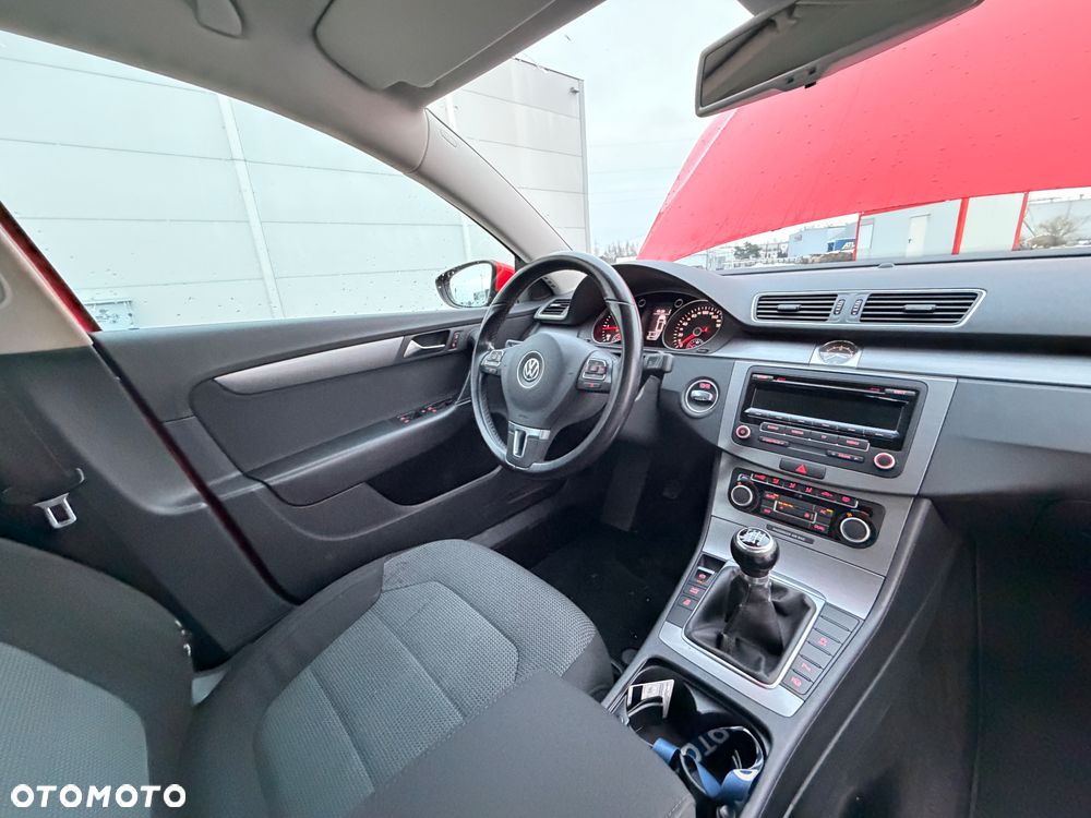 Volkswagen Passat Variant 2.0 TDI DPF Sportline - 14