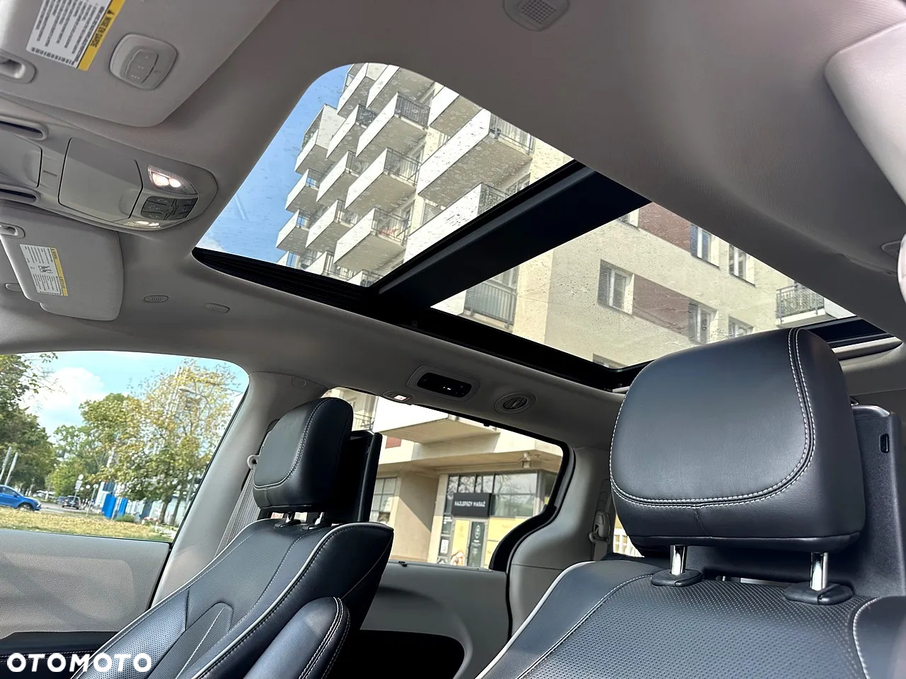 Chrysler Pacifica - 36