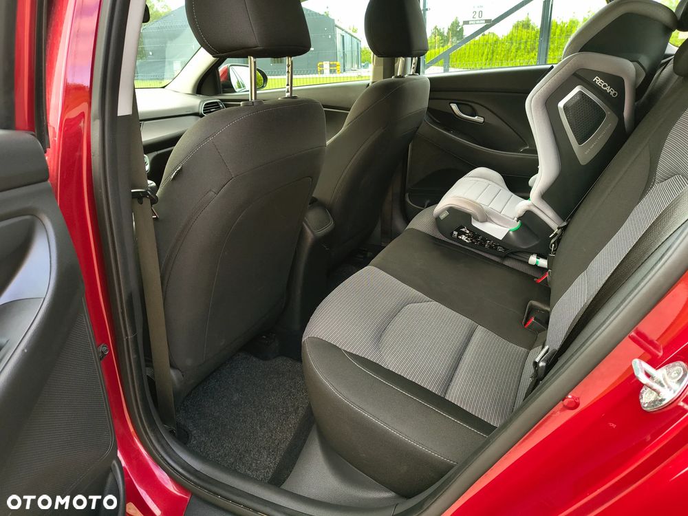Hyundai i30 1.5 DPI Classic + - 16