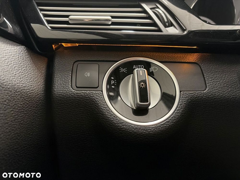 Mercedes-Benz Klasa E 220 CDI BlueEff - 19