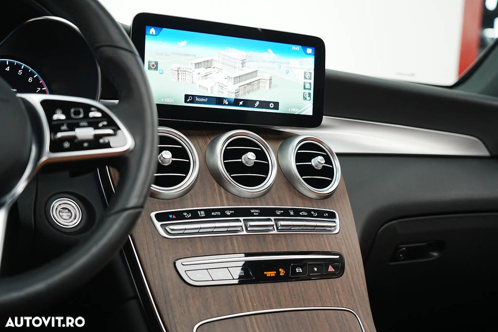 Mercedes-Benz GLC 300 e 4Matic 9G-TRONIC AMG Line Plus - 31