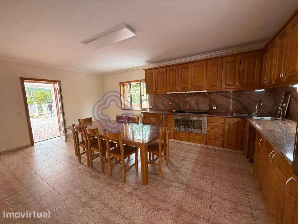 Moradia T3 Renovada | Quartos, Sala e Cozinha no Mesmo Piso |Terreno p - Grande imagem: 2/38