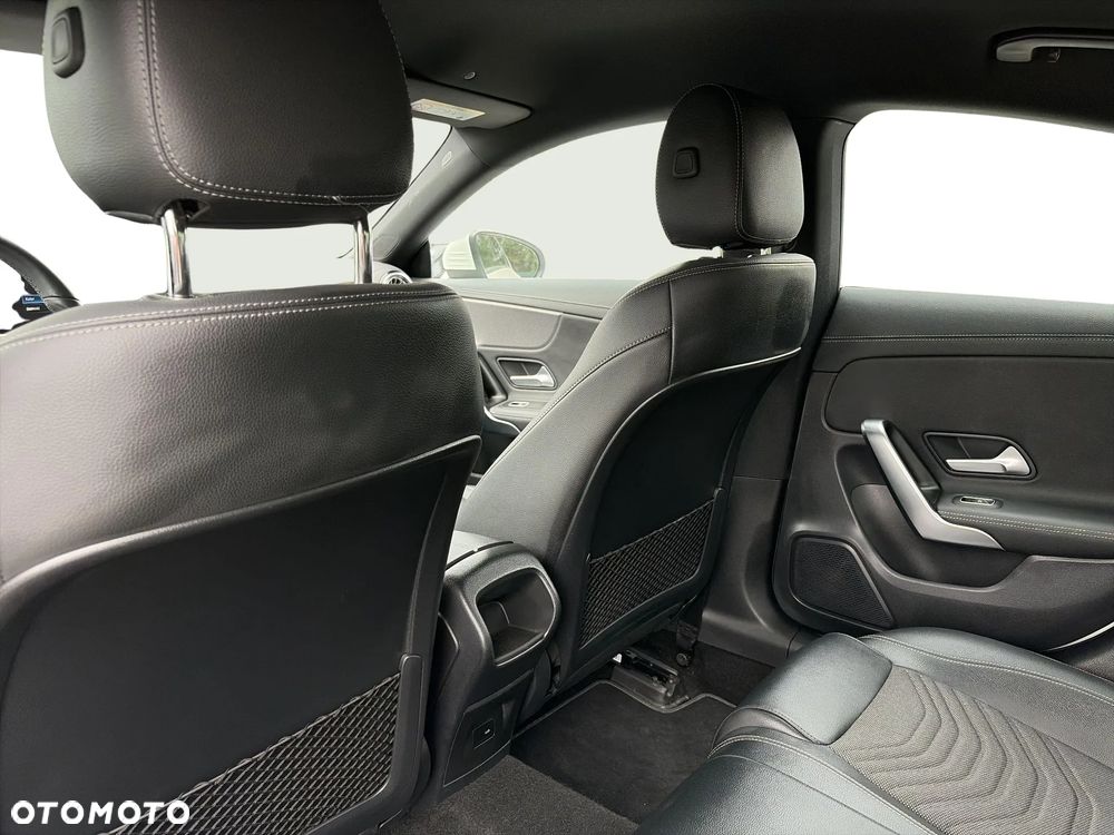 Mercedes-Benz CLA 200 Progressive 7G-DCT - 17