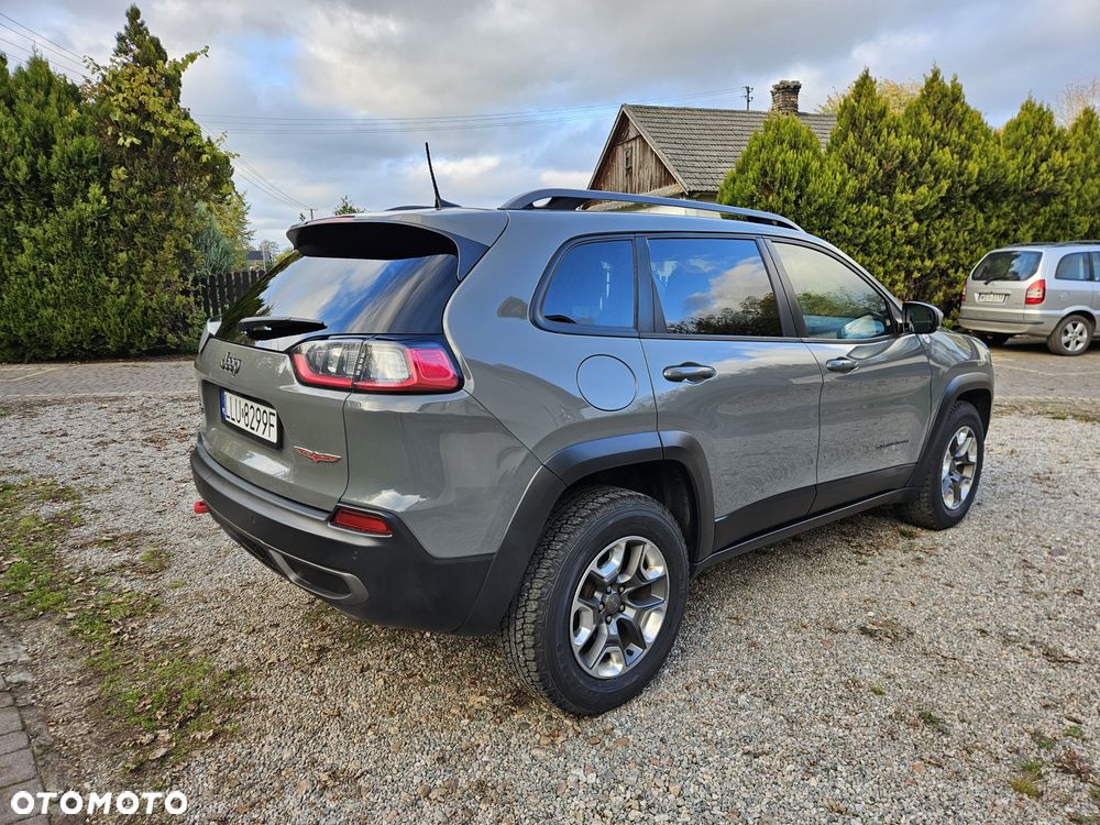 Jeep Cherokee - 4
