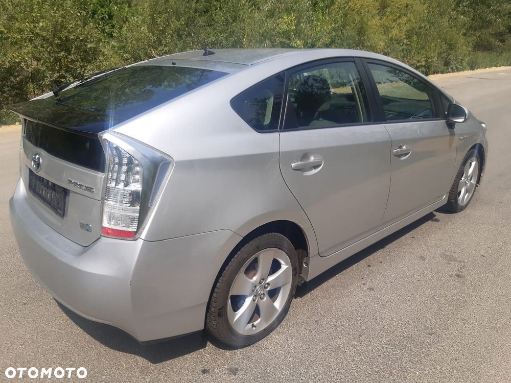 Toyota Prius - 4