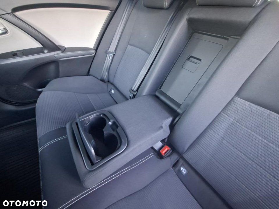 Toyota Avensis - 13