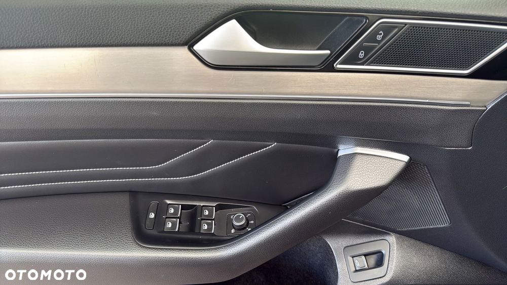 Volkswagen Passat - 13