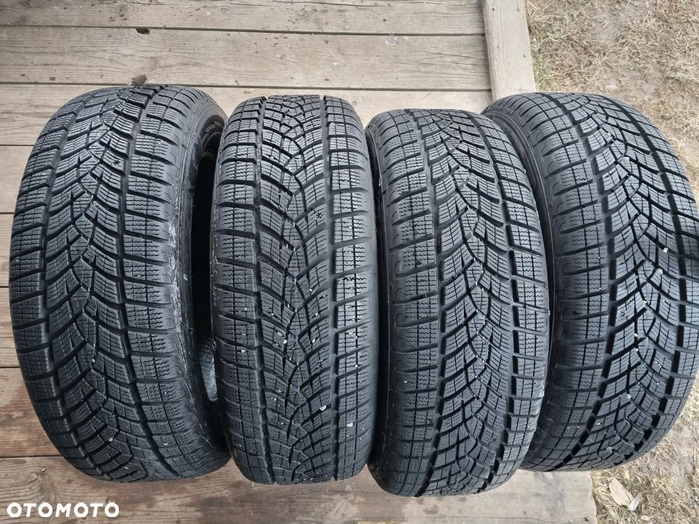 Opony Goodyear ULTRAGRIP PERFORMANCE+ SUV 215/60R17 99V 2022r,4x8mm super - 1