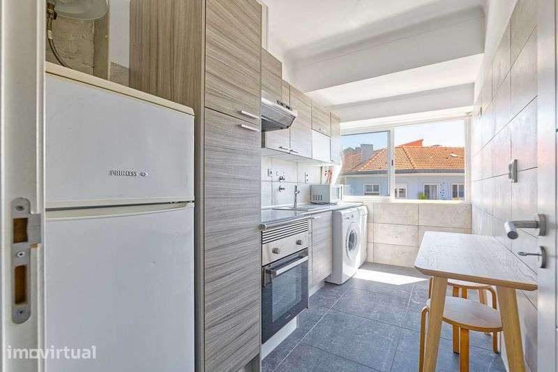 Apartamento T1+1 com aproveitamento sótão semi novo em Queluz - Grande imagem: 4/12