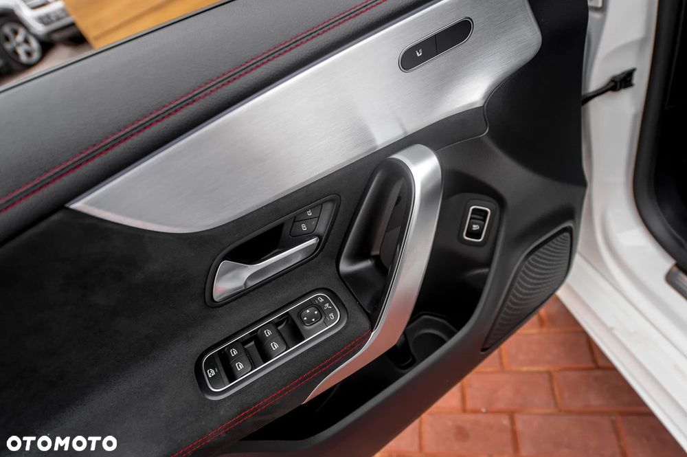 Mercedes-Benz CLA 220 7G-DCT AMG Line - 25