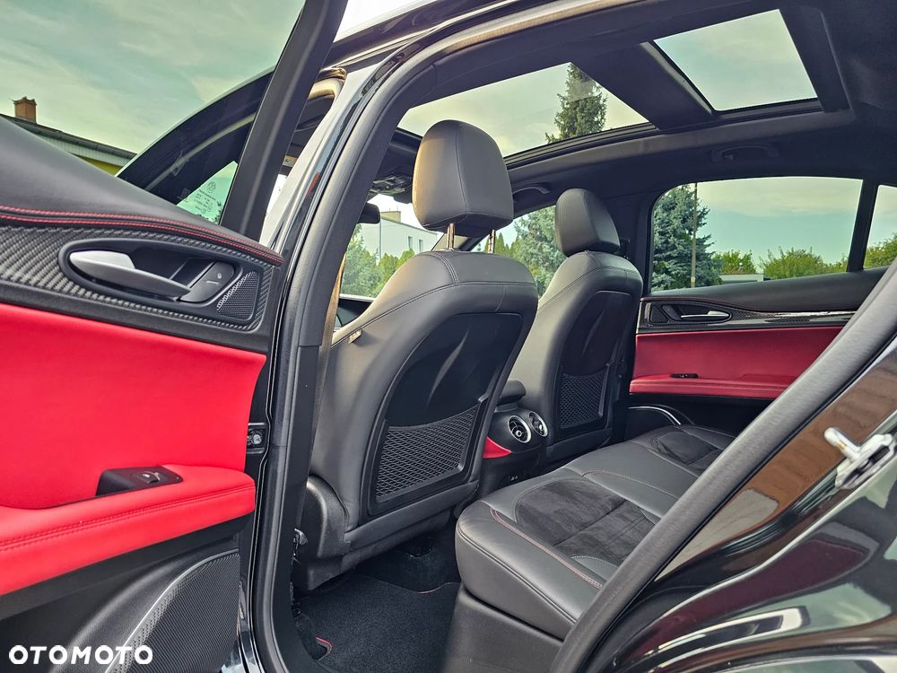 Alfa Romeo Stelvio - 11