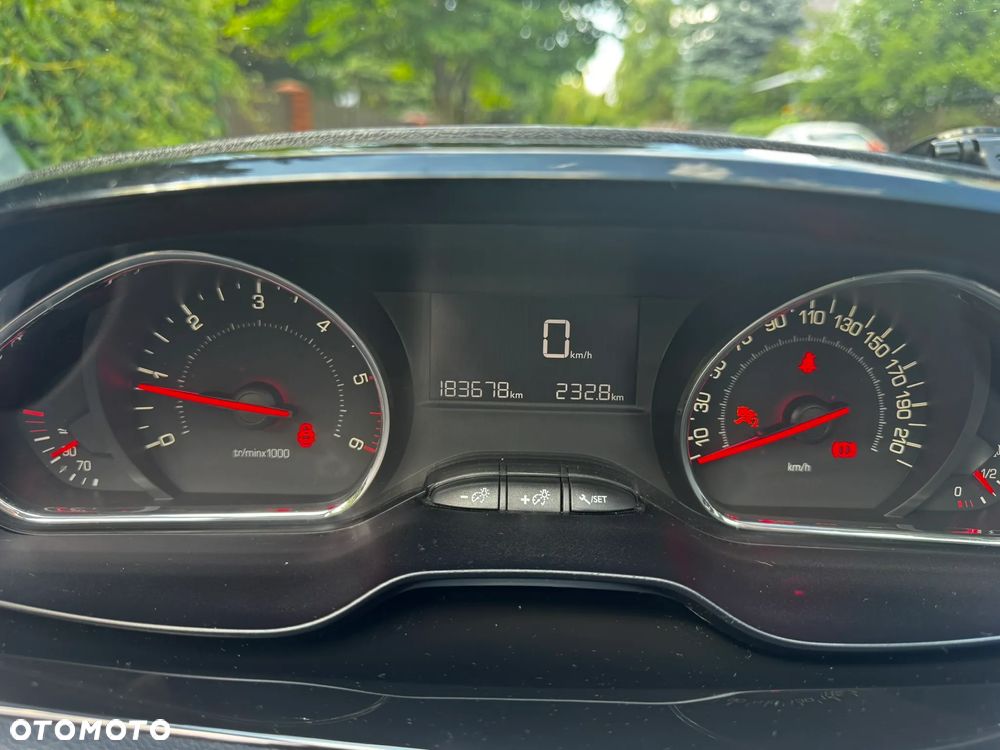 Peugeot 208 1.6 BlueHDi Allure S&S - 2