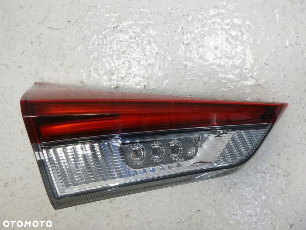 TOYOTA AURIS LAMPA LEWY TYŁ W KLAPĘ LEWA TYLNA hatchback - 2