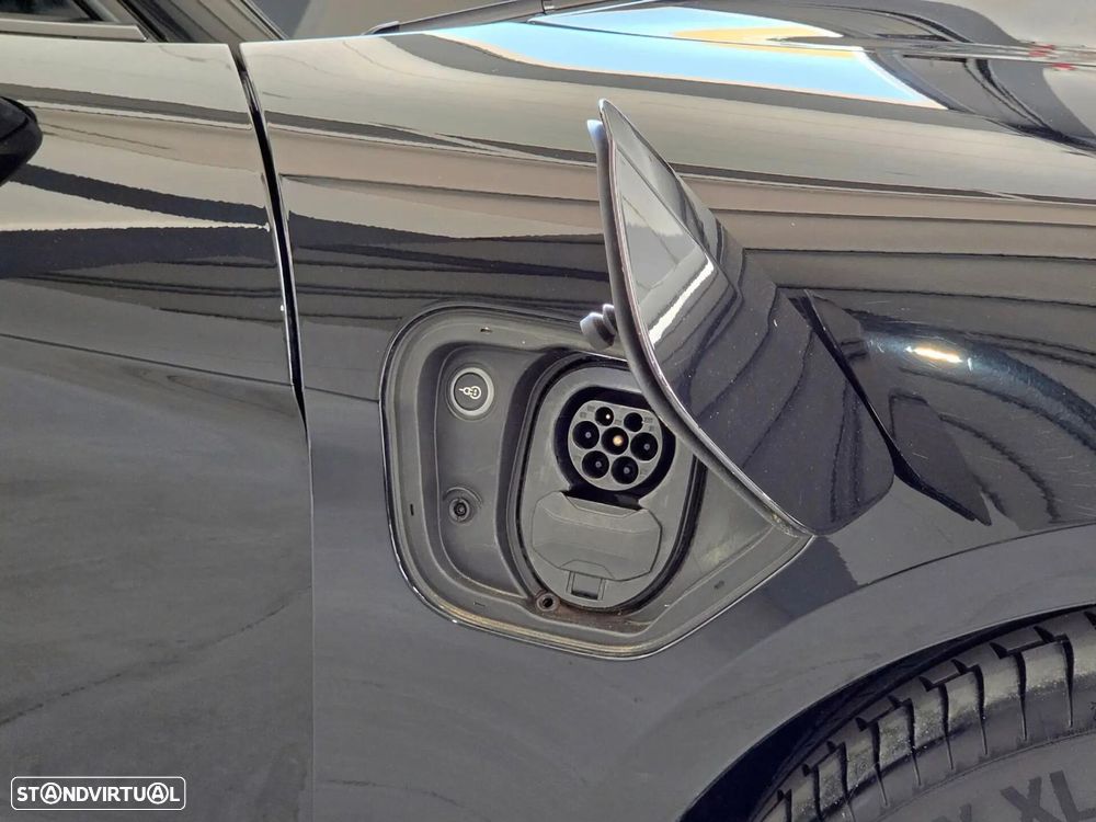 Porsche Taycan 4 - 13