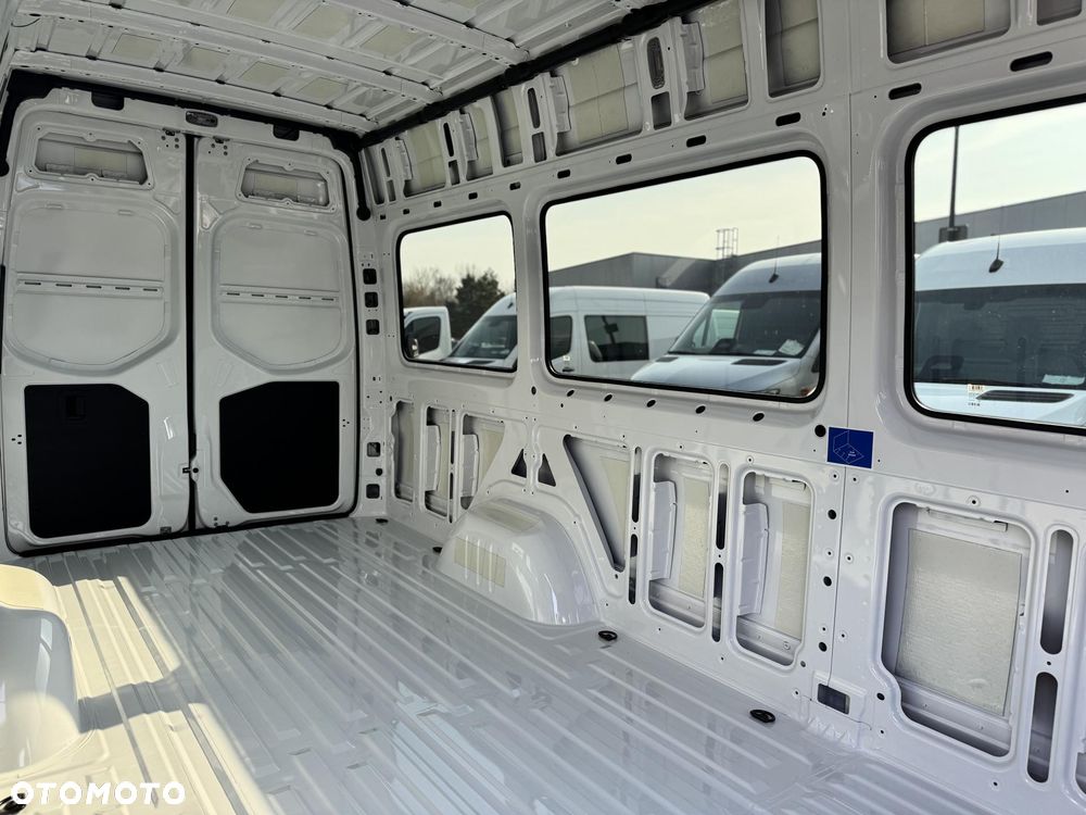 Mercedes-Benz Sprinter - 9