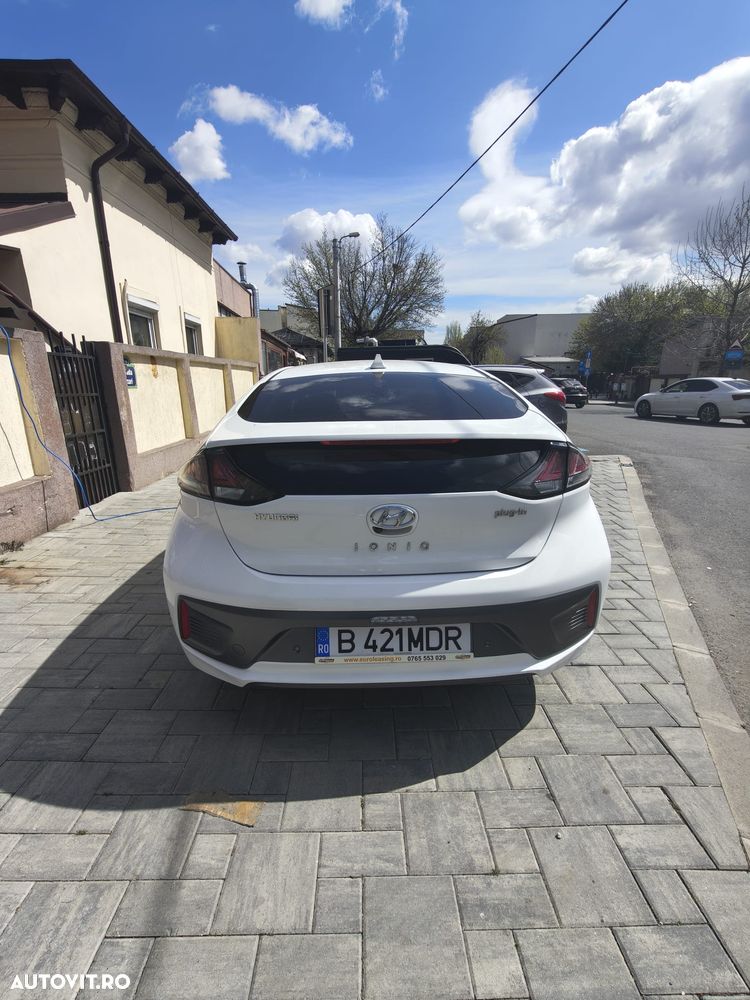 Hyundai IONIQ - 4