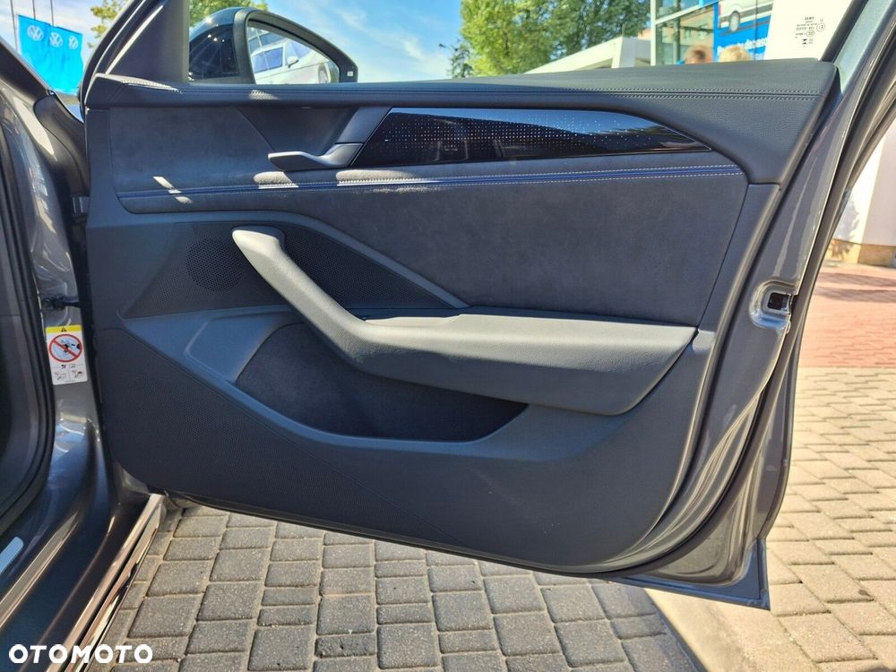 Volkswagen Passat - 17