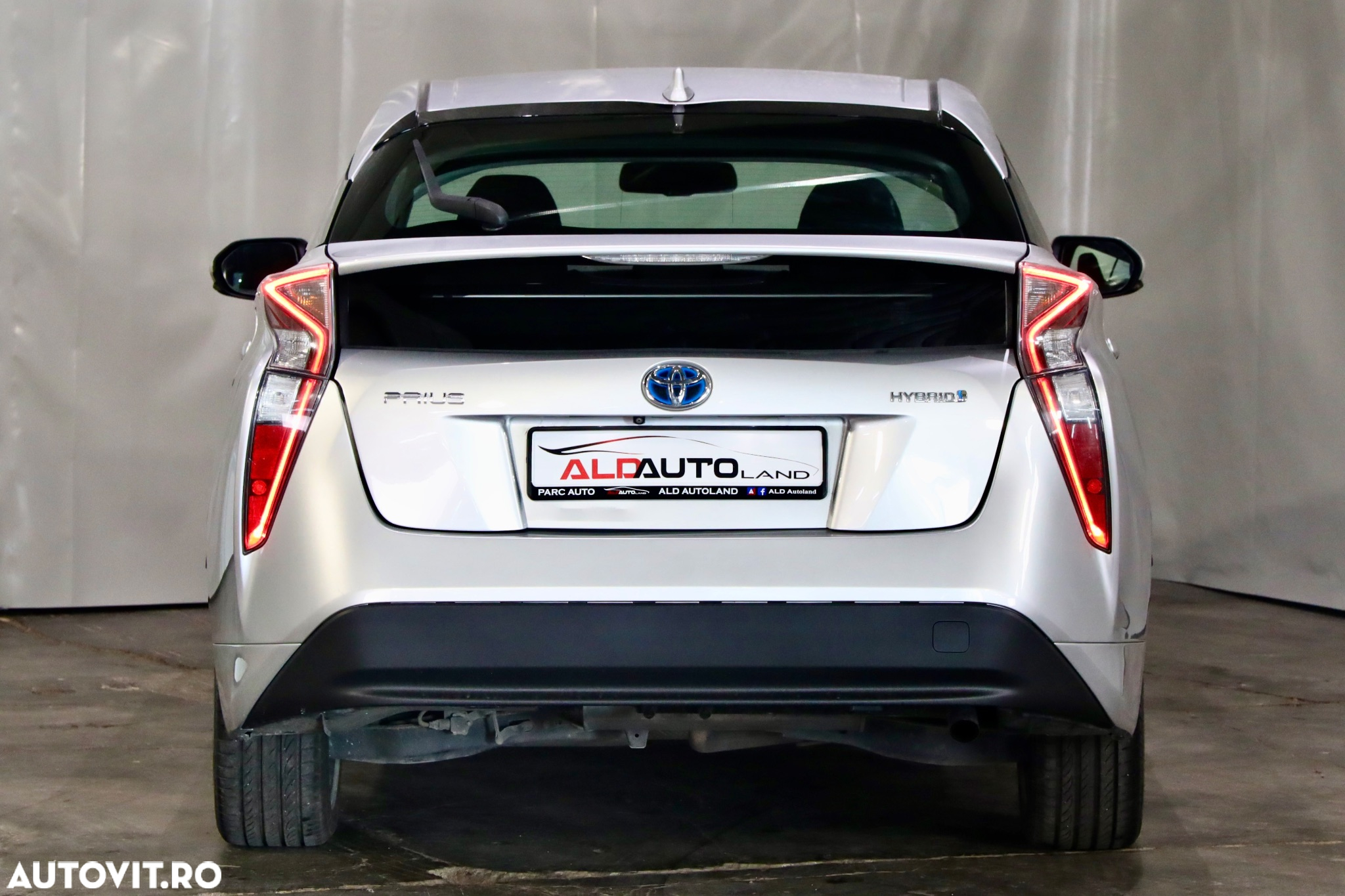Toyota Prius 1.8 Dual VVT-i Sol - 38